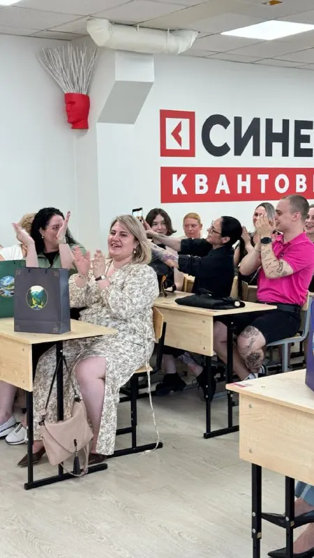 Дорогие выпускники! 🎓 Поздравляем вас с окончанием важного этапа! Пусть впереди будет много вдохновения, карьерн